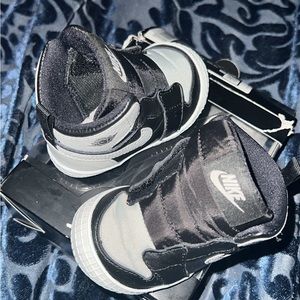 Jordan 1 crib bootie 4c black grey white